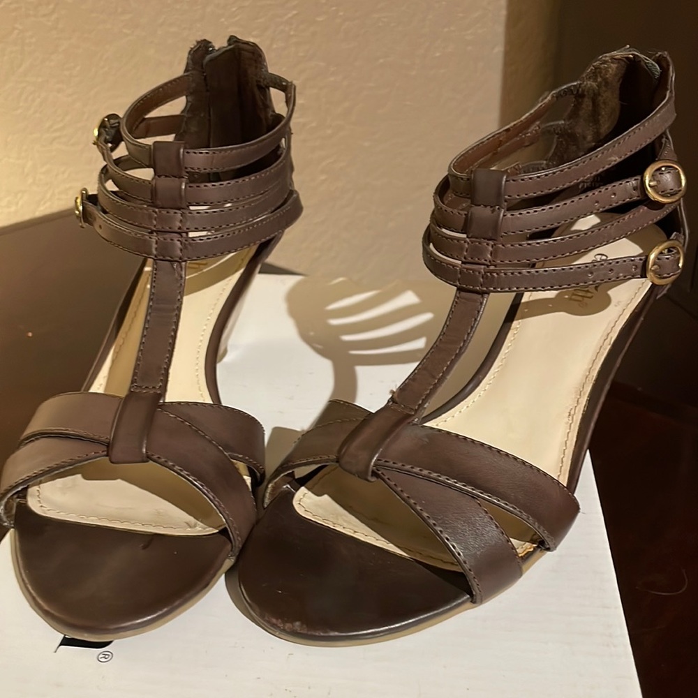 East 5th Vixey Brown Sandals